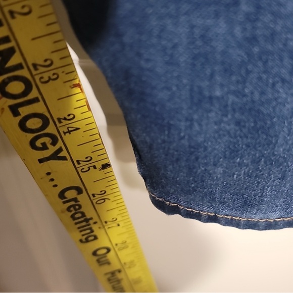 Judy Blue Boyfriend Capri - Picture 4 of 6